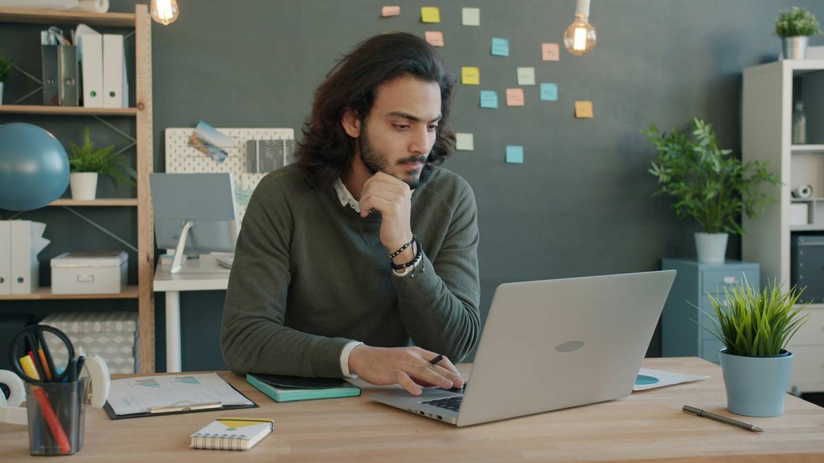 An infographic showing statistics about video call usage in businesses.