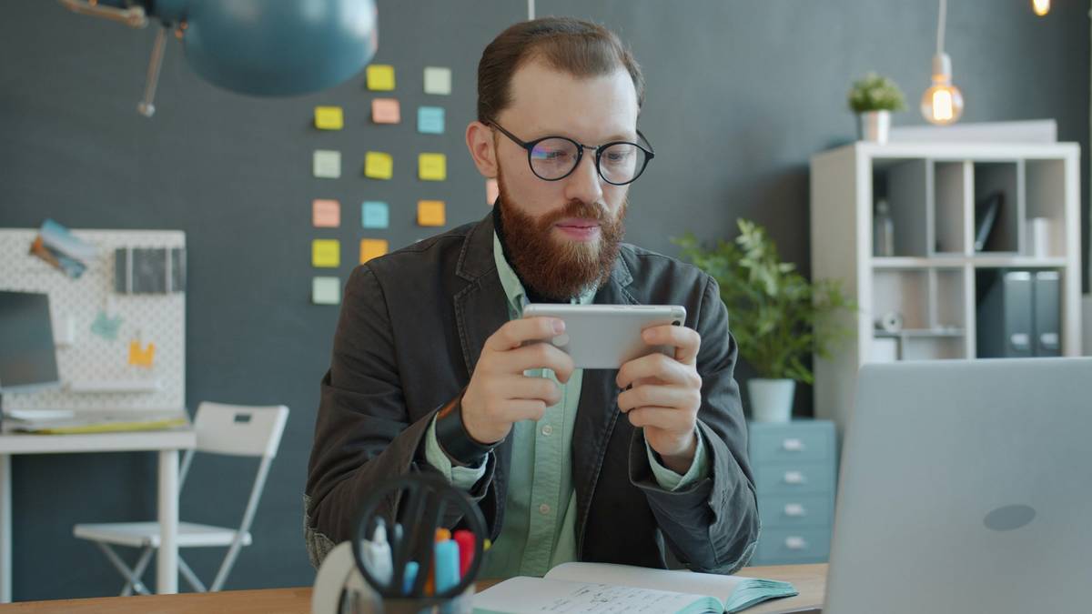 Case Study Results of Business Phone Cloud Sync Bar chart comparing pre- and post-sync results for a marketing agency.