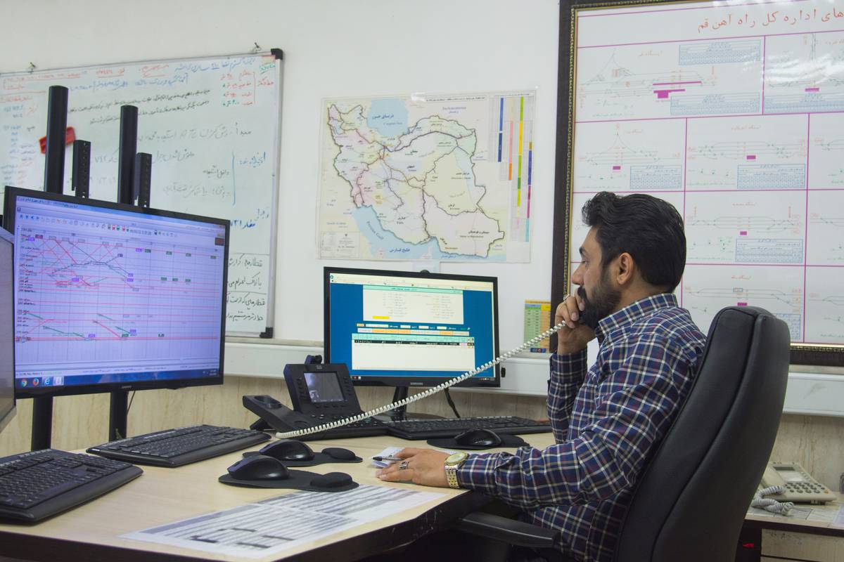 Diagram showing primary and backup pathways in a phone system