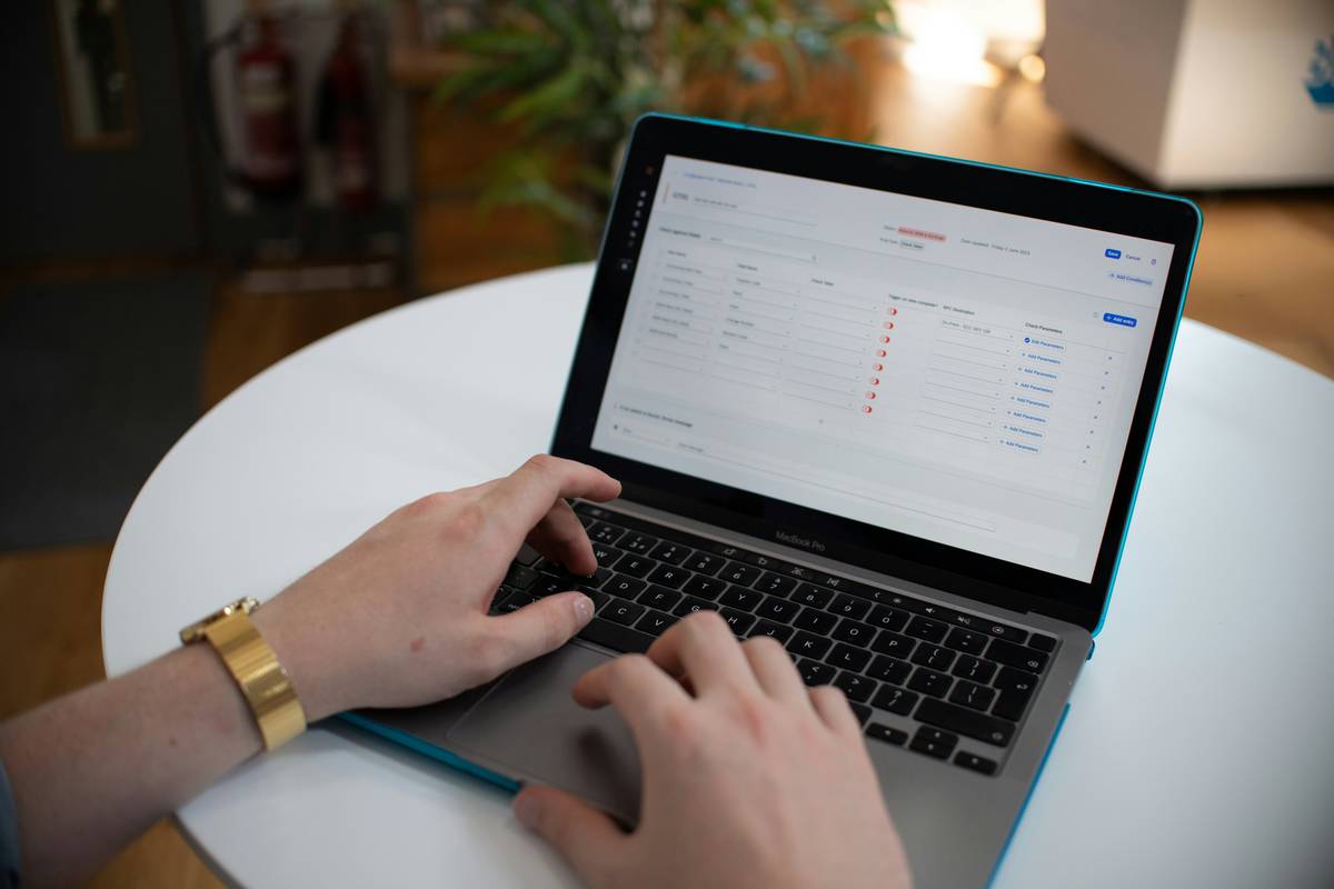 Illustration showing disconnected devices causing communication errors