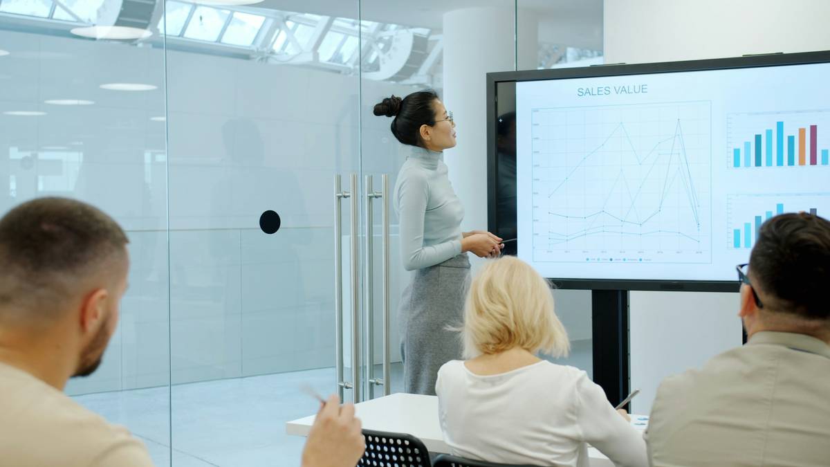 Illustration showing the importance of call analytics dashboards in boosting productivity